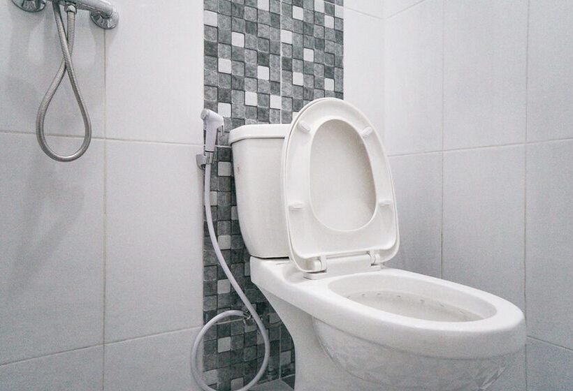 标准间, Reddoorz Plus @ Tlogomas