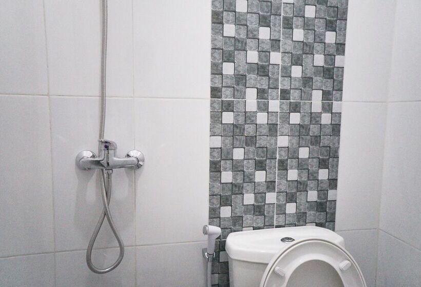 标准间, Reddoorz Plus @ Tlogomas