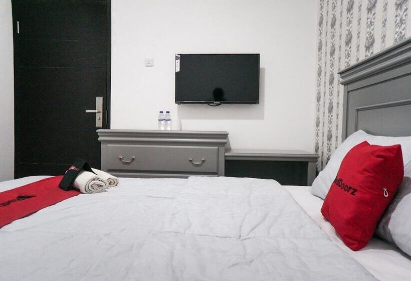 标准间, Reddoorz Plus @ Tlogomas