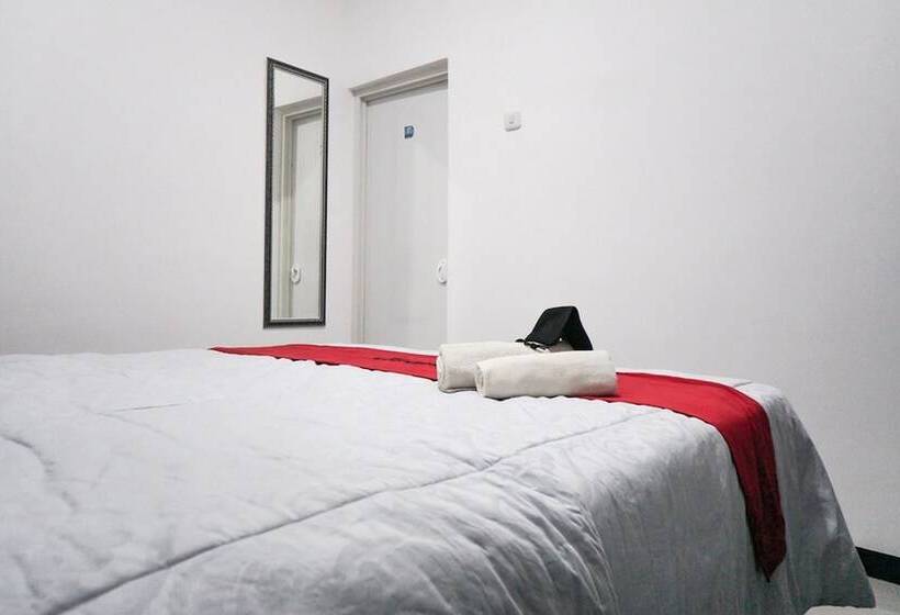 标准间, Reddoorz Plus @ Tlogomas