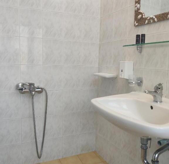 חדר סטנדרט יחיד, Trifylia