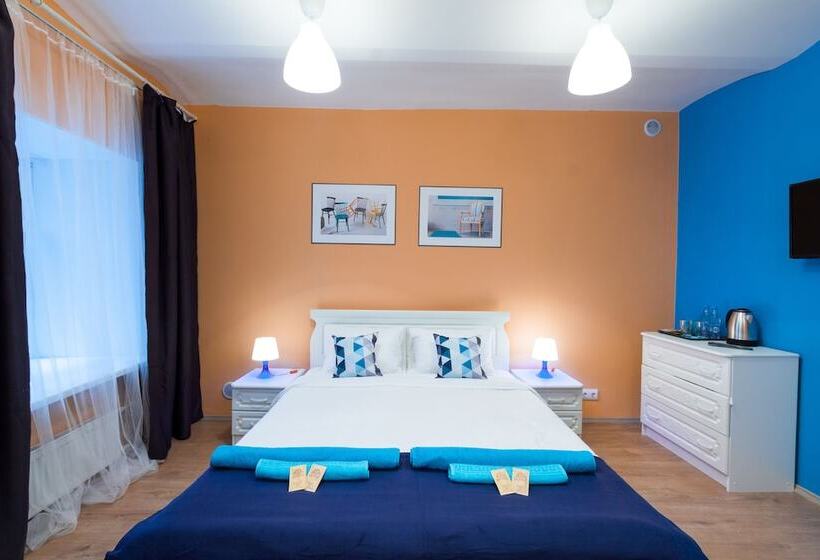 اتاق خانوادگی, Mini Hotel 12 Stuliev