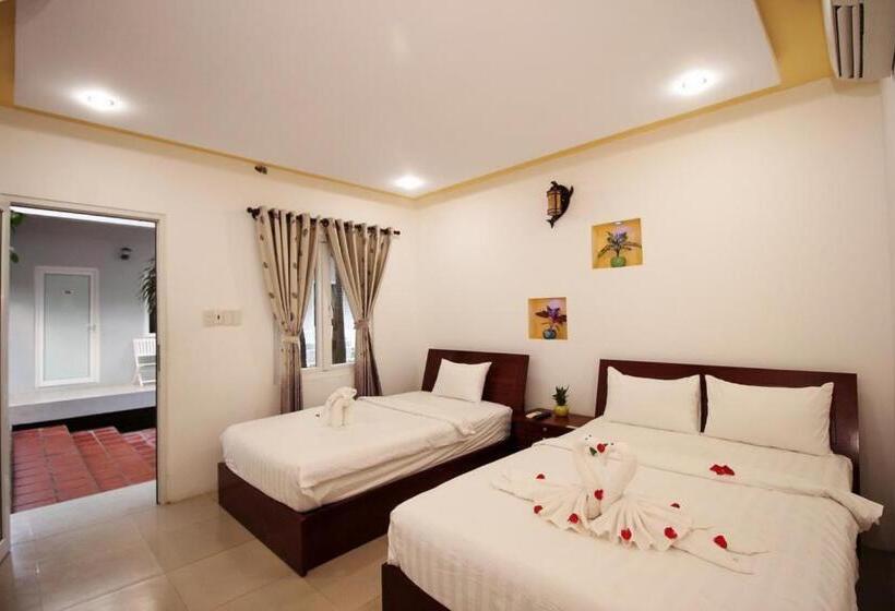 اتاق لوکس سه تخته, Nu Cuoi Mui Ne Hotel & Restaurant