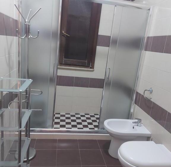 اتاق استاندارد با سرویس بهداشتی مشترک, A Casa Di Franco