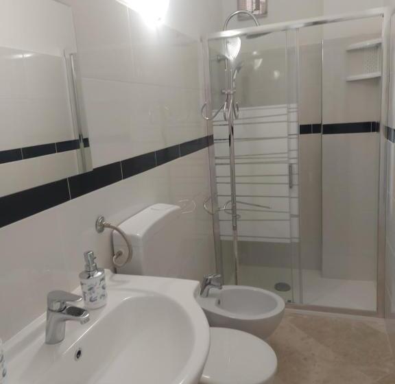 اتاق استاندارد با سرویس بهداشتی مشترک, A Casa Di Franco