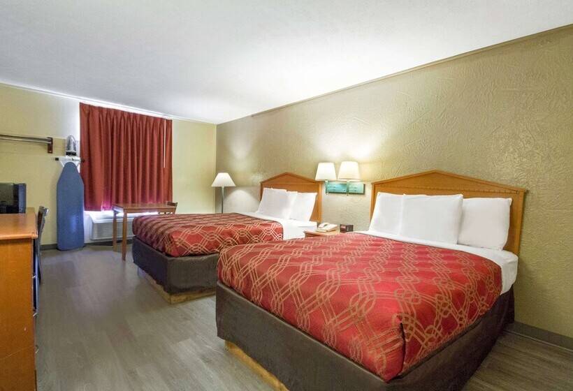 غرفه قياسيه سريرين مزدوجين, Econo Lodge Lansing  Leavenworth