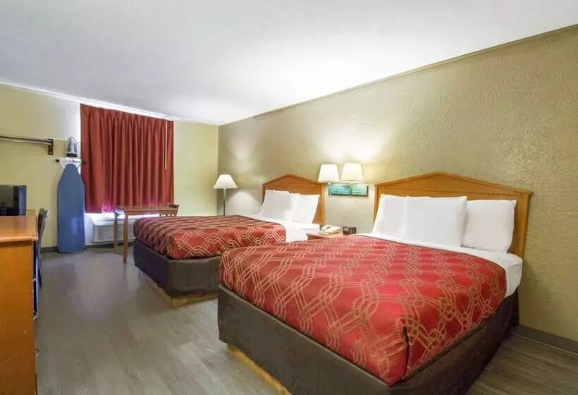 ２ダブルベッドのスタンダードルーム, Econo Lodge Lansing  Leavenworth