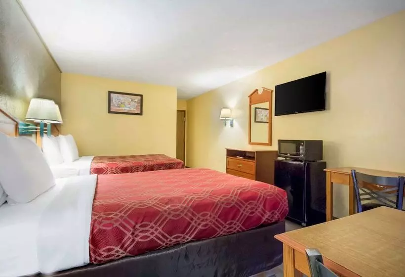 ２ダブルベッドのスタンダードルーム, Econo Lodge Lansing  Leavenworth