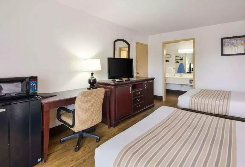 ２ダブルベッドのスタンダードルーム, Econo Lodge Marion I 81