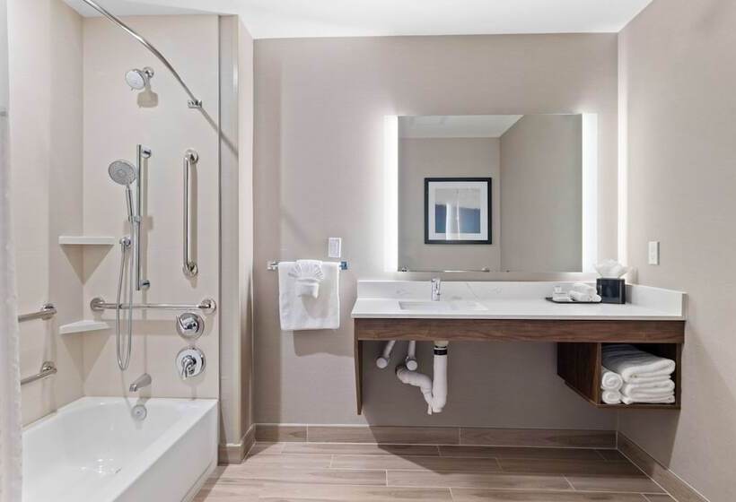Sviitti Liikuntarajoitteisille, La Quinta Inn & Suites By Wyndham Santa Cruz