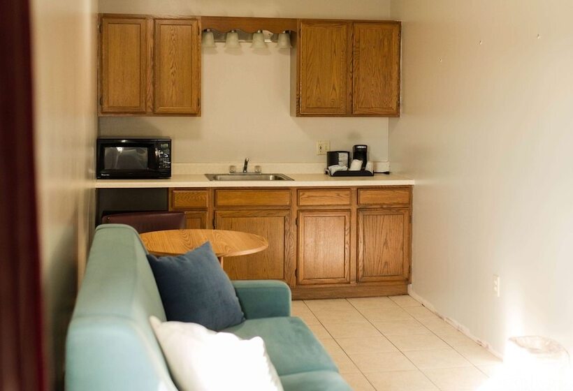 جناح, Travelodge By Wyndham Escanaba