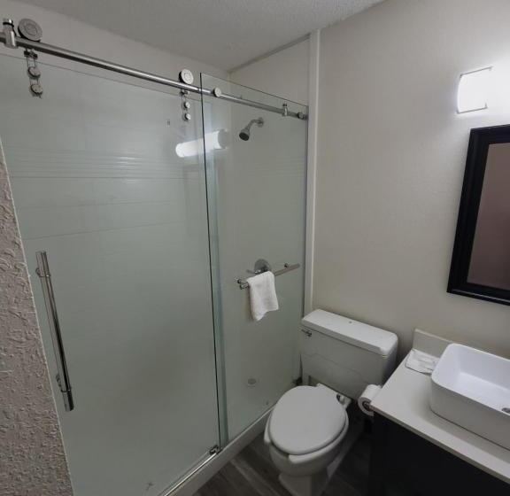 غرفة قياسية سرير كينج, Jackson Hotel & Convention Center