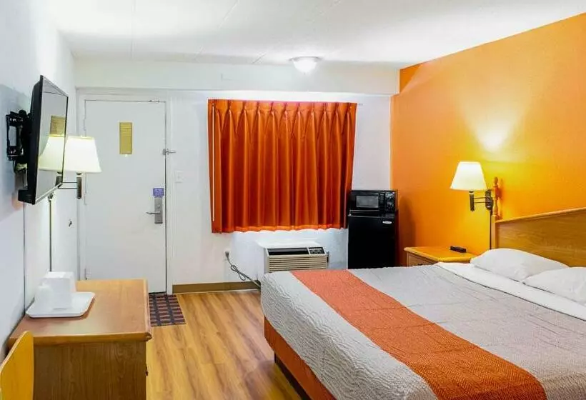 キングサイズベッドのスタンダードルーム, Motel 6 Cincinnati, Oh