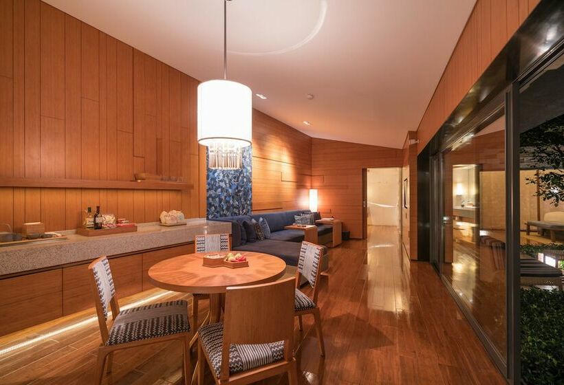 带2个卧室的别墅, The Lost Stone