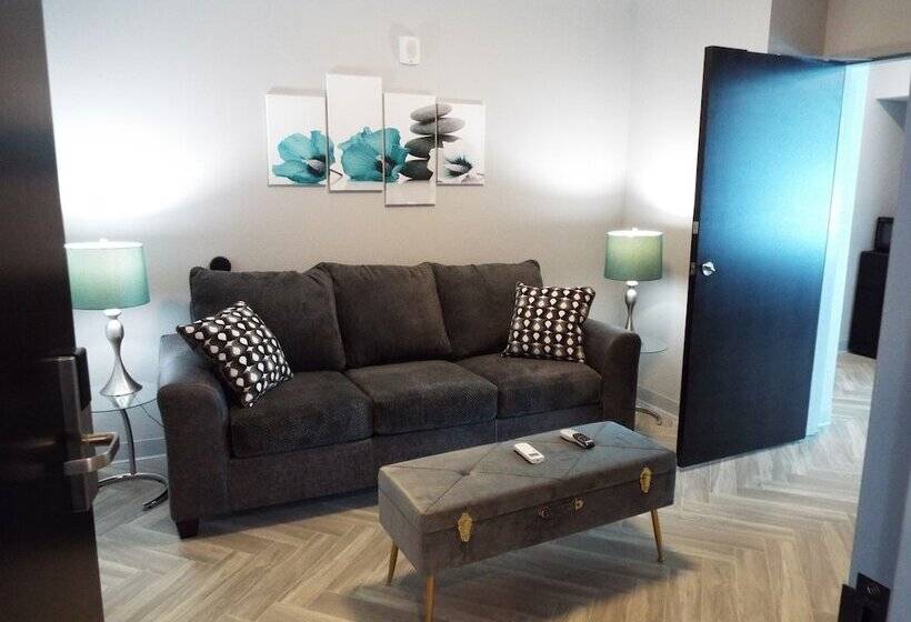 デラックススイート, Athens Central