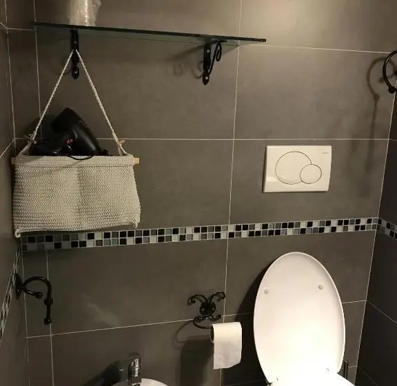 Deluxe Neljän Hengen Huone, Sesta Strada