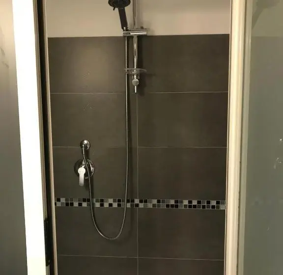 Deluxe Neljän Hengen Huone, Sesta Strada
