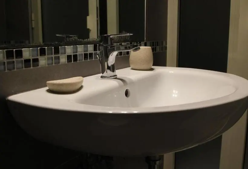 Deluxe Neljän Hengen Huone, Sesta Strada
