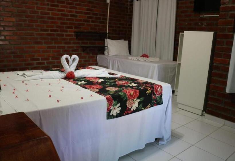 套房带泳池景, Pousada Málaga