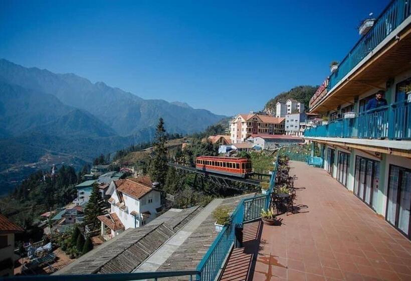 اتاق خانوادگی با چشم‌انداز کوه, Sapa Retreat Condotel