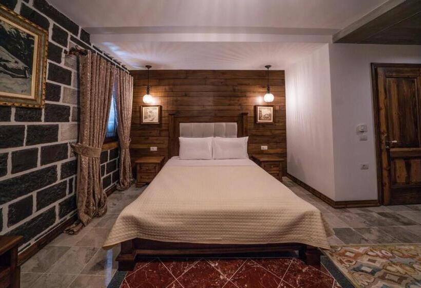 חדר סטנדרט לשלושה, Korça Boutique