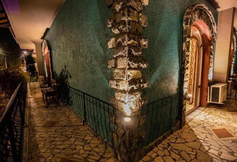 سوییت سوپریور, Vila Eden Boutique