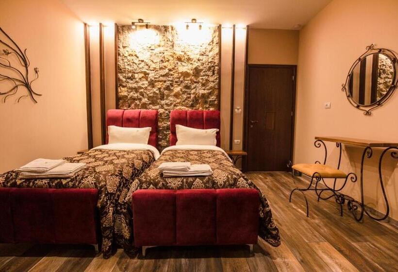 سوییت سوپریور, Vila Eden Boutique