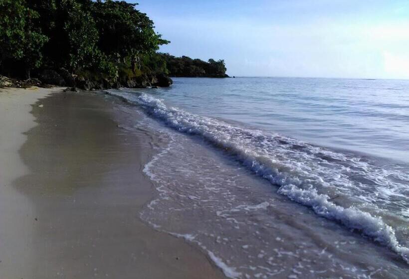 Standard Tent, Port Antonio Brian S Beach House