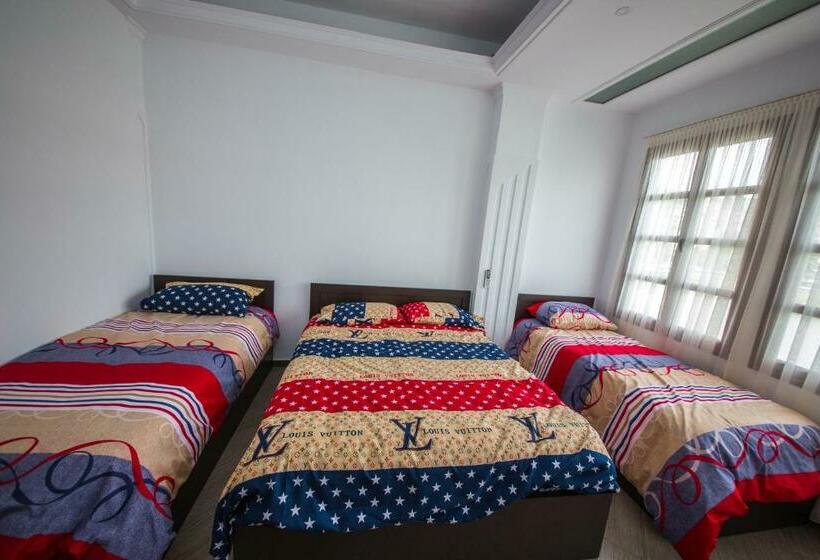 Quarto Quádruplo Standard, Ajka