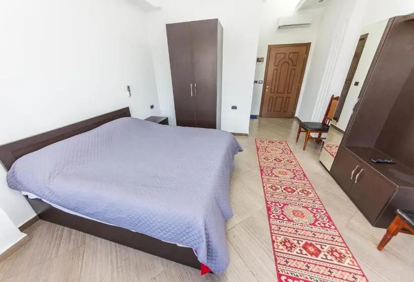 اتاق استاندارد با بالکن, Ajka