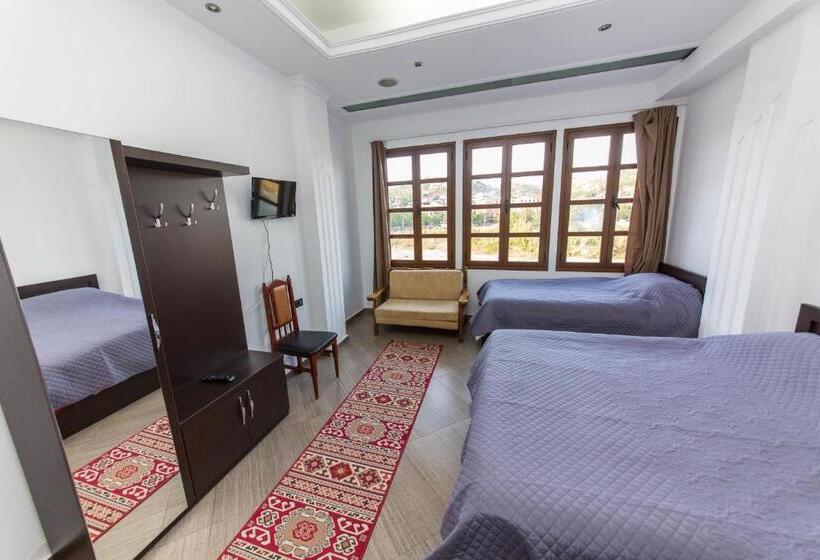 Quarto Triplo Standart, Ajka