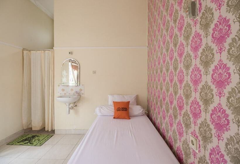 Номер Стандарт Индивидуальный, Koolkost Near Hartono Mall Yogyakarta