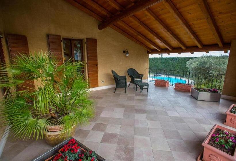 Полулюкс с Балконом, Casale La Meridiana