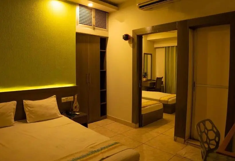 اتاق خانوادگی با چشم‌انداز کوه, Laguna Beach Hotel & Resort