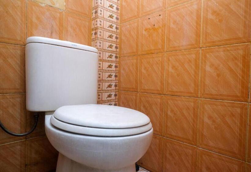 Standardrum, Reddoorz At H&w Hotel Solo