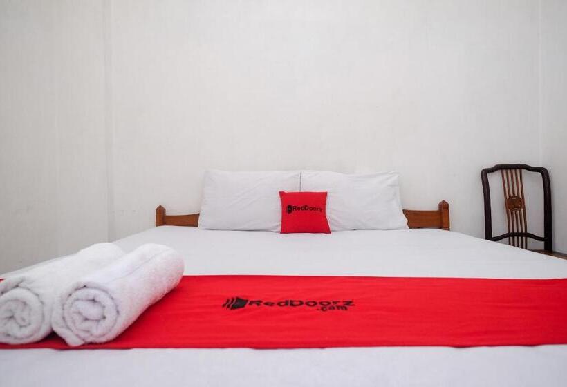 Standardrum, Reddoorz At H&w Hotel Solo