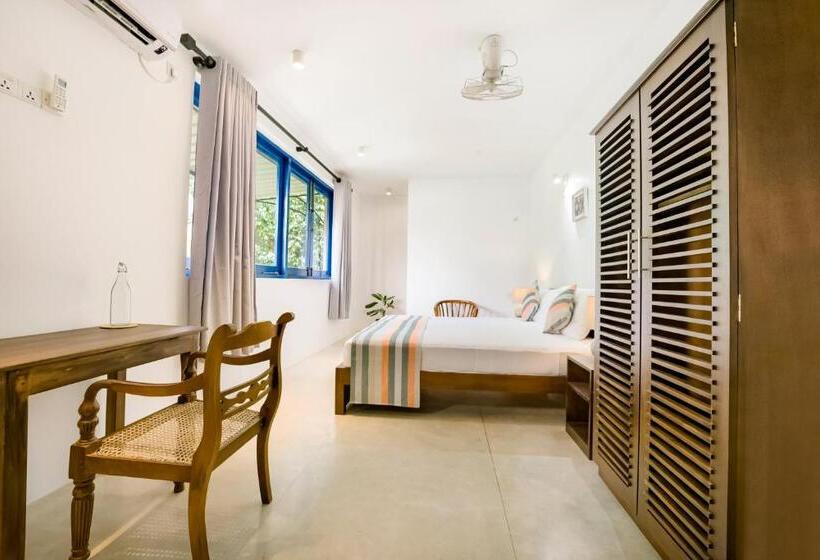 Quarto Familiar, Urchin Unawatuna