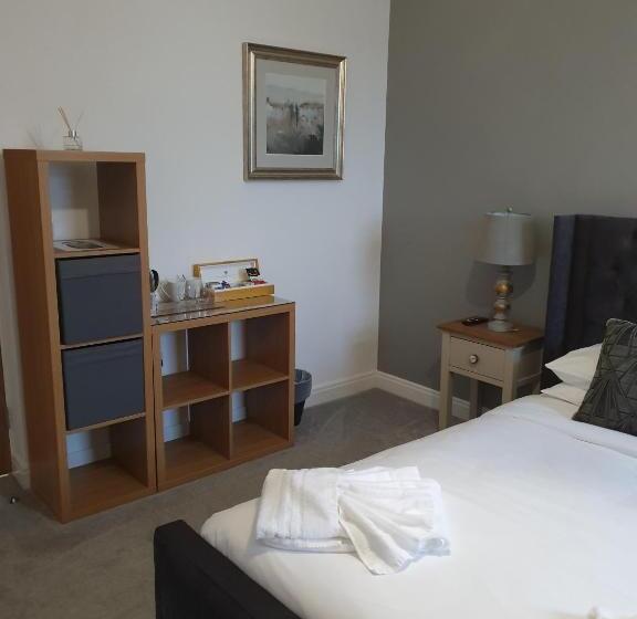 חדר דחוקס עם מיטת קינג, Rooms At The Dressers Arms