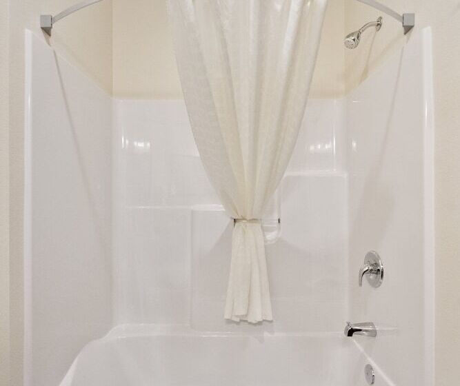 스탠다드 스튜디오, Cobblestone Hotel & Suites Austin