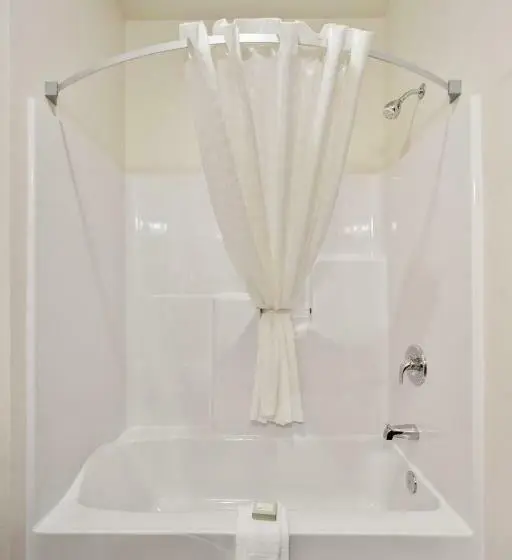 キングサイドベッドのスタンダードワンルーム, Cobblestone Hotel & Suites   Austin