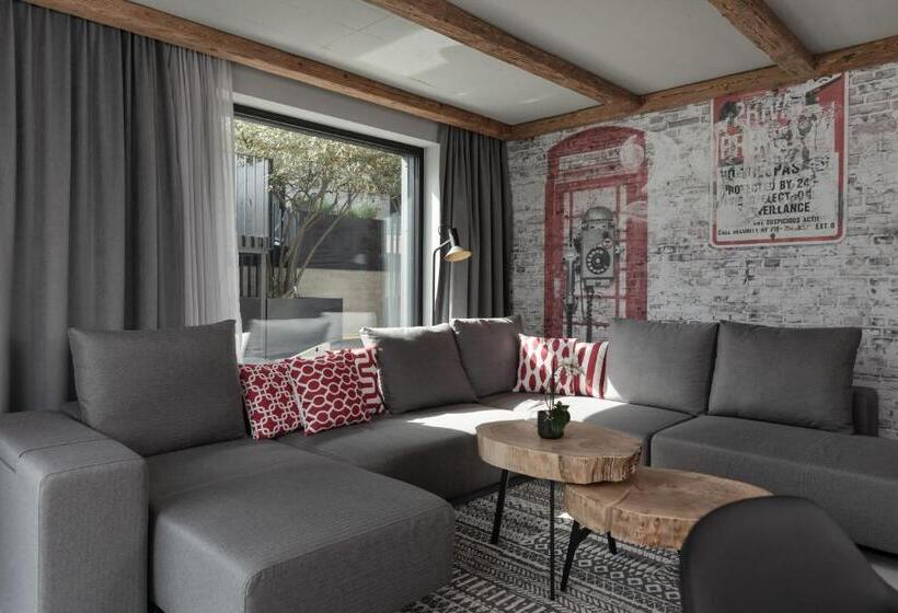 Апартаменты 2 Спальни, Going Triple A Apartments East