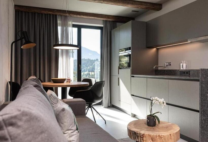テラス付き１ベッドルームアパートメント, Going Triple A Apartments East