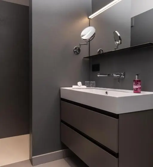 ２ベッドルームアパートメント, Going Triple A Apartments East