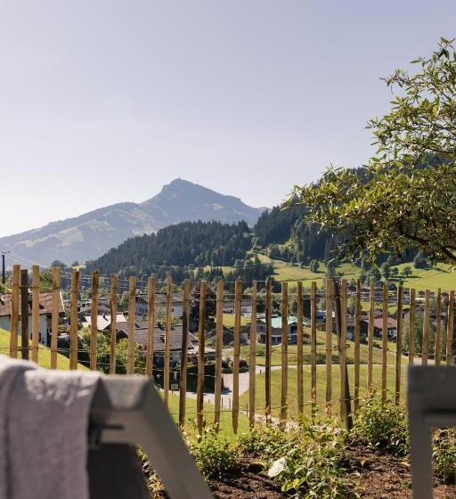 Апартаменты 1 Спальня с Террасой, Going Triple A Apartments East