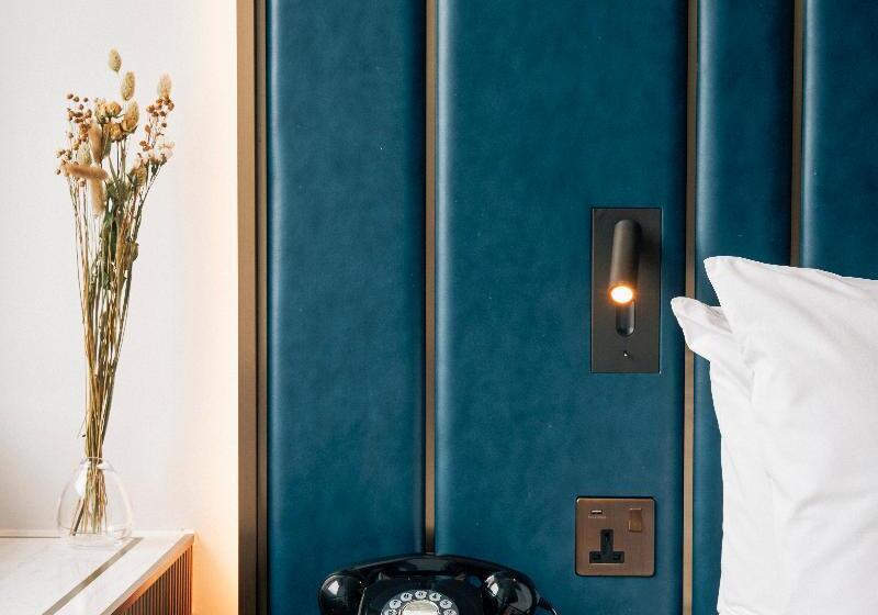 家庭间, Page8, Page Hotels