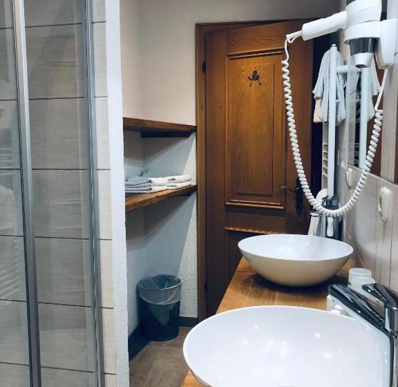 ファミリールーム, Post