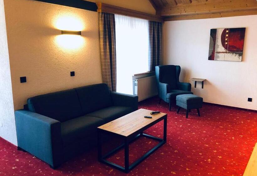 ファミリールーム, Post