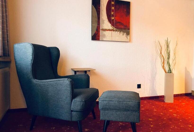 ファミリールーム, Post