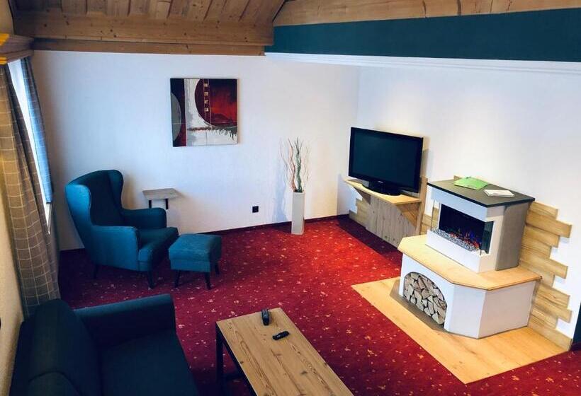 ファミリールーム, Post