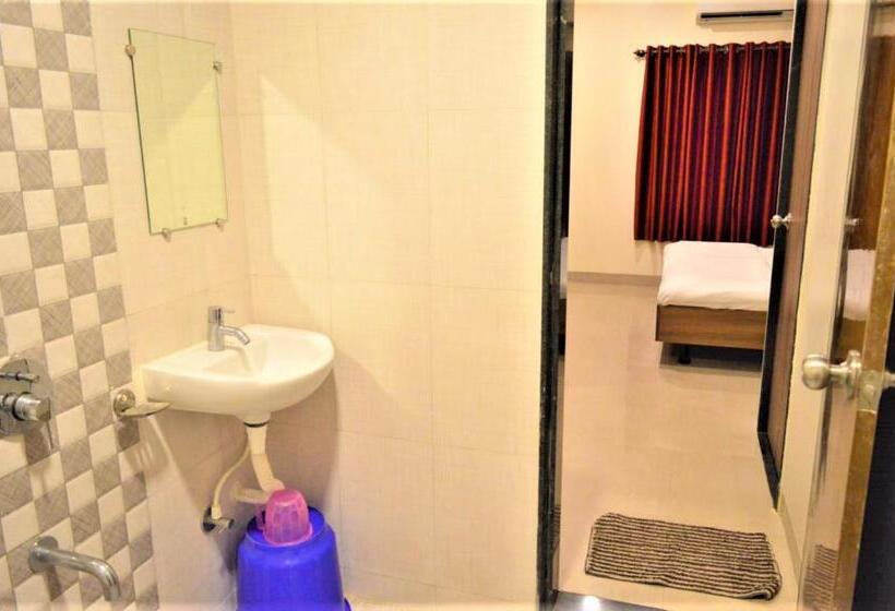 חדר משפחתי, Visau,shirdi